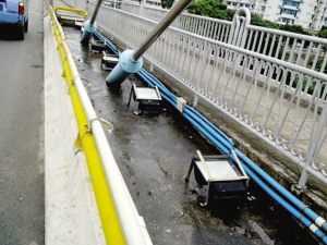 被损射灯已修复。