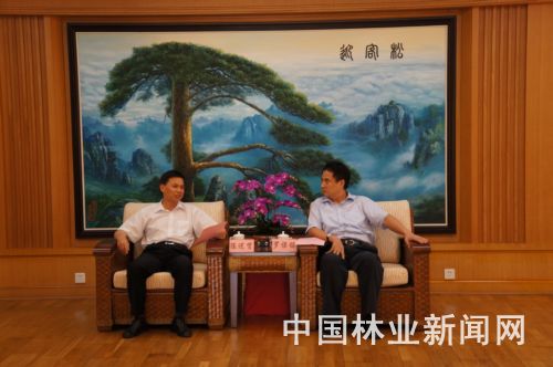 罗保铭（右）会见陈述贤（左）