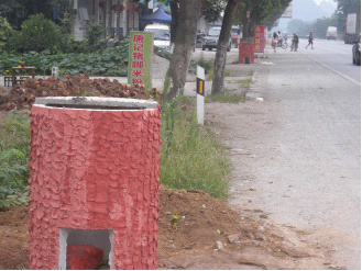 桂林市严关永兴街垃圾桶“上岗”