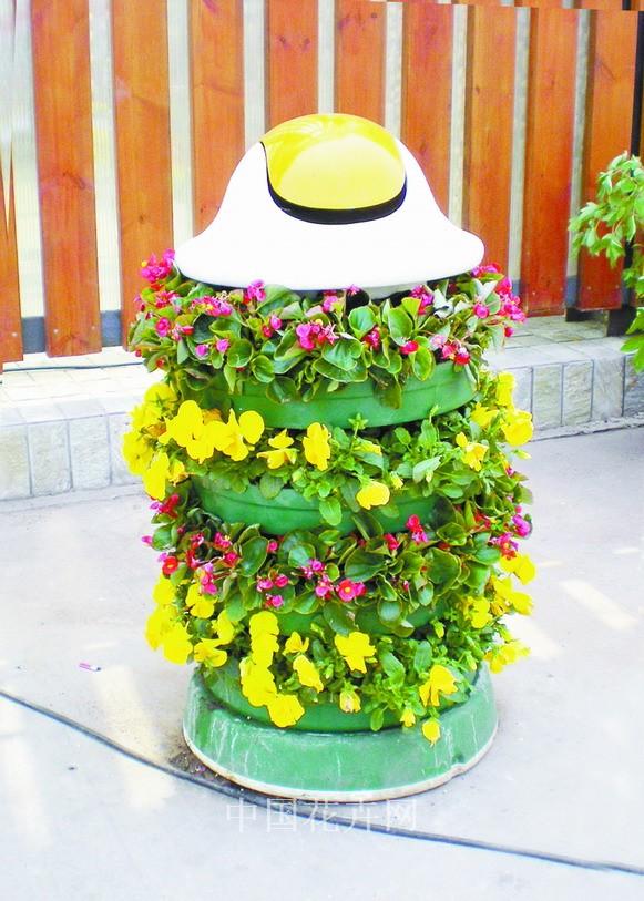 垃圾箱变身绿植花盆 特色资材（图）