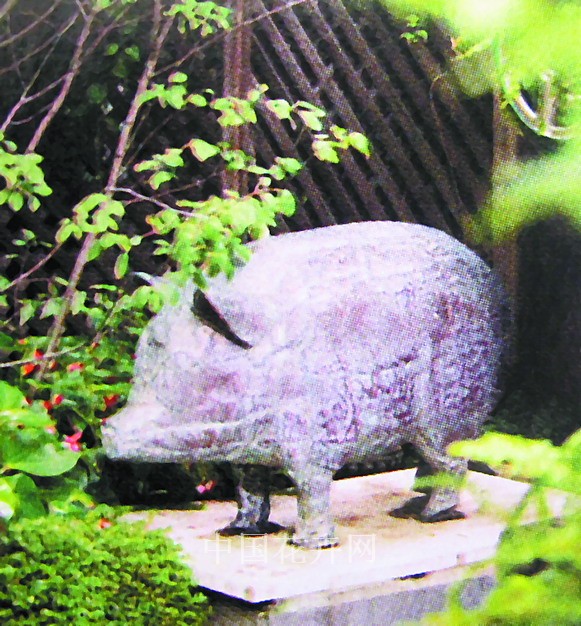 小小雕塑为花园增添多样表情（图）