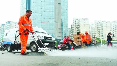 合肥市首台小型多功能道路清洗车启用（图）