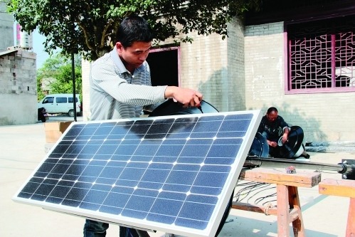 桂林市灵川县大圩镇实施太阳能路灯亮化工程