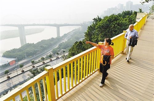 重庆市渝中区雷家坡山城栈道重装亮相（图）