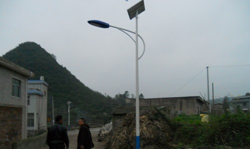 贵阳市观山湖区朱昌镇赵官村点亮太阳能路灯