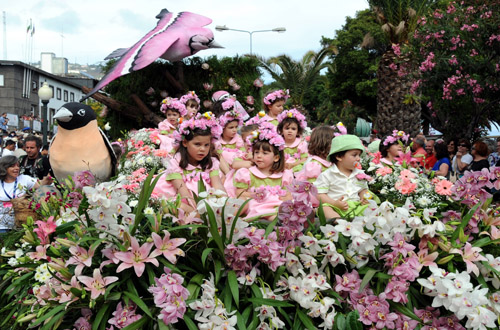 葡萄牙马德拉鲜花节 花车巡游表演