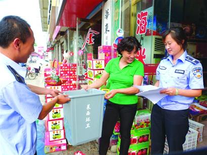 青岛市莱西城区300个垃圾桶商铺前“上岗”