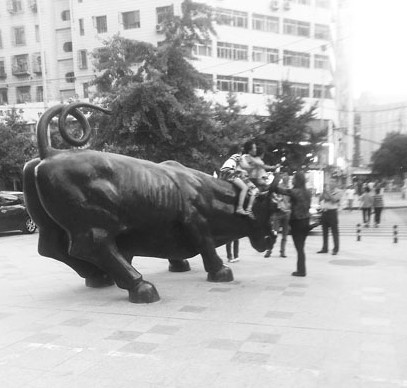 兰州市不文明的行为破坏了城雕的美感（图）