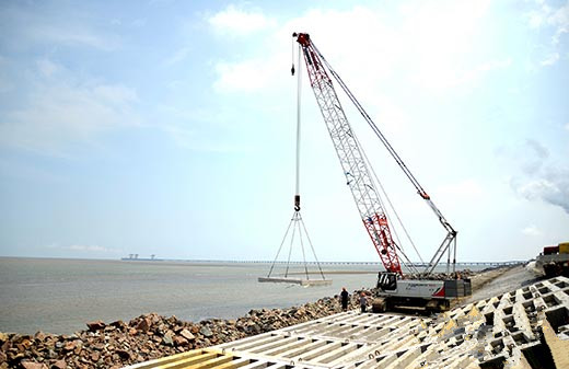 江苏省吕四港环抱式港池栅栏板安装10月完成