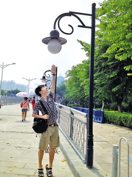 广东省广州市海珠桥路灯“矮仔”变“高佬”