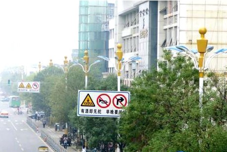 山东175盏节能新路灯即将扮靓东营市济南路