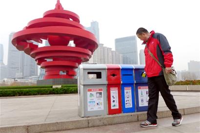 9处沿海景点更换新型垃圾箱