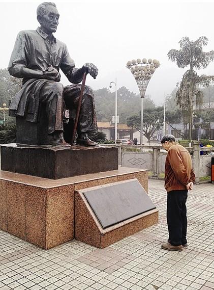 名人铜塑像