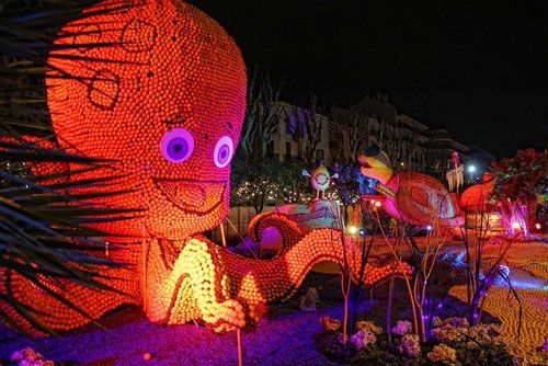 柠檬节上的雕塑作品