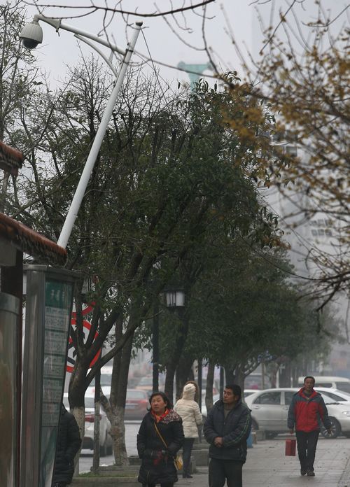 灯柱斜跨