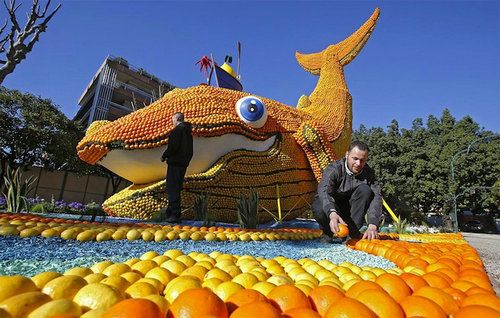 柠檬节上的雕塑作品