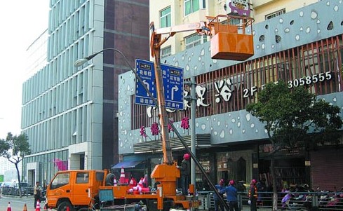 城区主干道路灯改造