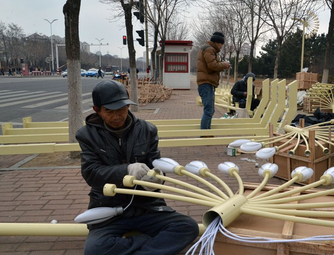 莱山区今年计划对主要街路路灯进行集中更新