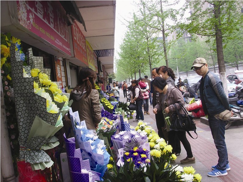 仿真花祭祀成时尚