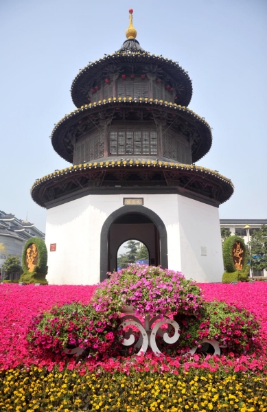 文昌阁花坛出现立体花卉
