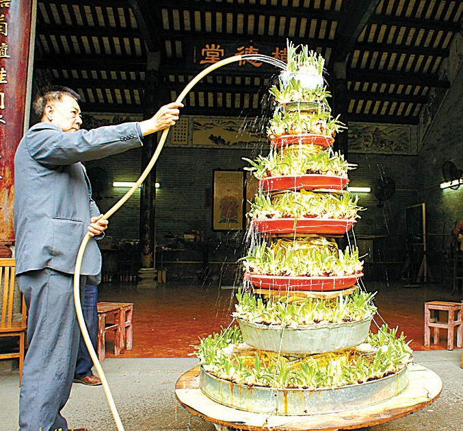 广东:缺乏传承人 八层水仙花塔绝活恐成“绝唱”