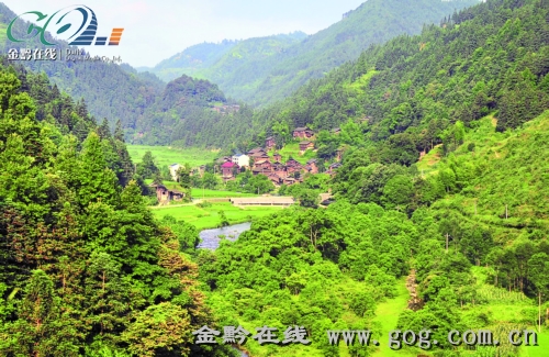 层林尽染的锦屏县圭叶村