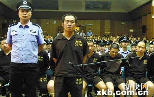 重庆男子王达全作为第一被告首先接受讯问