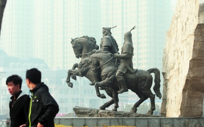 哈尔滨：群力街头雕塑展示金源文化(图)