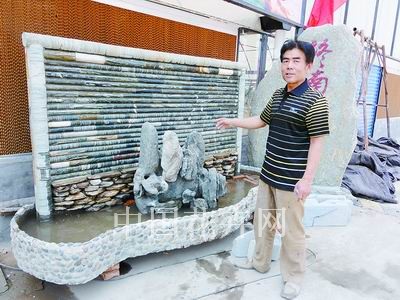 西安：巧用石材下脚料制作水幕墙