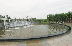 石家庄星河湾广场：省会首例水炮喷泉(图)