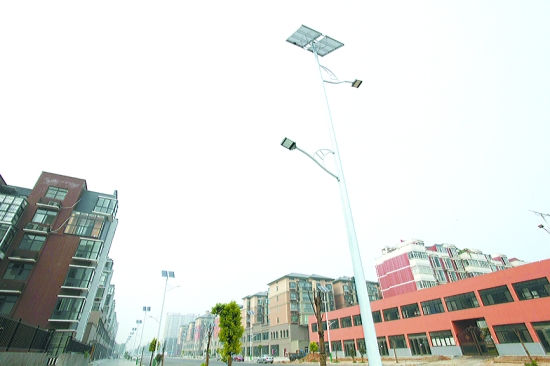 首批太阳能LED路灯亮相焦作市