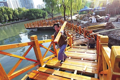 温州：铺设景观木栈道 专为市民亲水设置