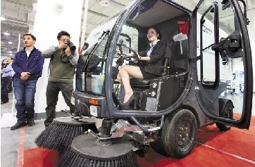 宁波环卫设备推介会驶出智能环卫车(图)