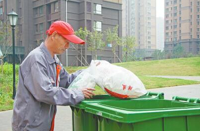 山东省济南市和雅园新增加40个崭新的垃圾桶