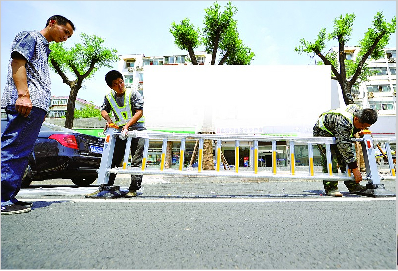 济南和平路护栏安装月底完成 缓解道路乱停车