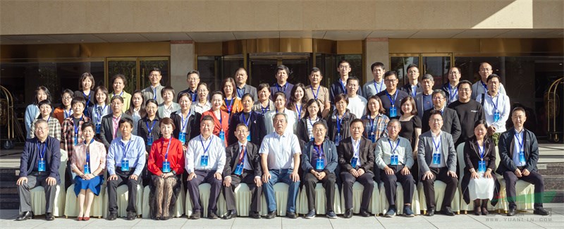 参会专家集体合影.jpg
